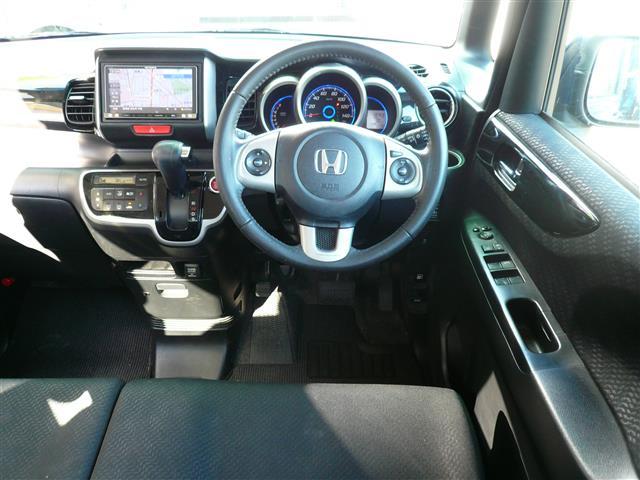 Ｎ－ＢＯＸカスタム Ｇ・ターボパッケージ　バツクカメラ　パワーウインドウ　スマートキープッシュスタート　ＥＳＣ　キーレスエントリー　ＡＵＴＯライト　ＡＢＳ　助手席エアバック　パワーステアリング　ターボ　オートエアコン　エアバック　ＳＤナビ（13枚目）