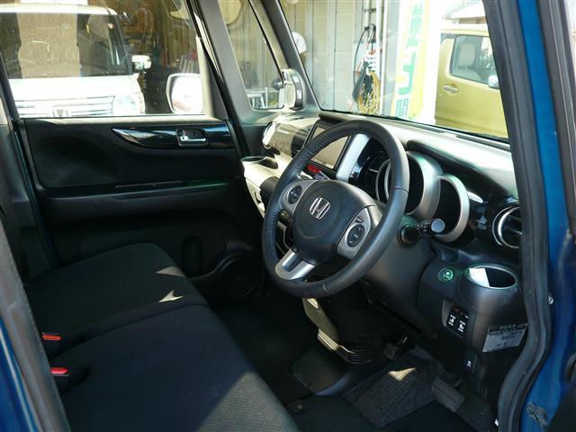 Ｎ－ＢＯＸカスタム Ｇ・ターボパッケージ　バツクカメラ　パワーウインドウ　スマートキープッシュスタート　ＥＳＣ　キーレスエントリー　ＡＵＴＯライト　ＡＢＳ　助手席エアバック　パワーステアリング　ターボ　オートエアコン　エアバック　ＳＤナビ（14枚目）