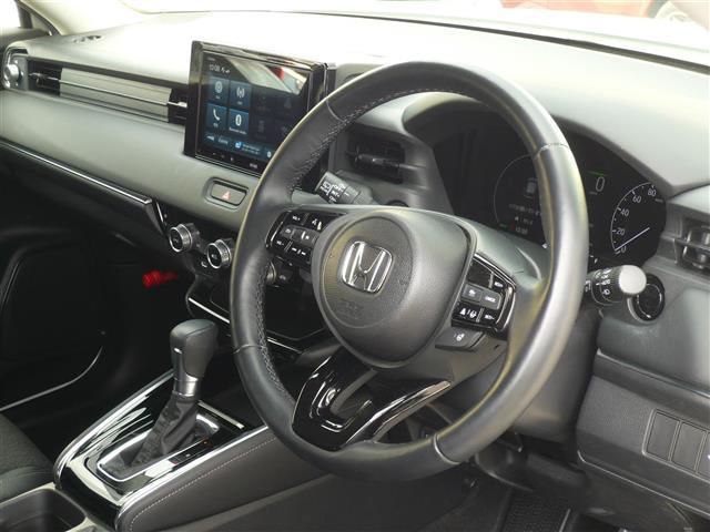 ヴェゼル ｅ：ＨＥＶ　Ｚ　ＬＤＡ　衝突回避支援ブレーキ機能　１オナ　追従　スマキ　ＢＴオーディオ　Ｐトランク　フルオートエアコン　Ｄレコ　エアバッグ　両席エアバック　Ｒカメ　パワーウィンドウ　ＬＥＤランプ　ソナー　シートヒータ（17枚目）