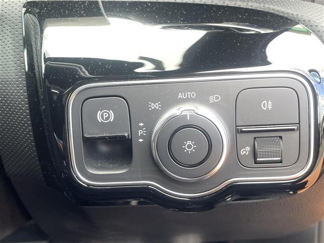 Ａクラス Ａ１８０　スタイル　Ｂｌｕｅｔｏｏｔｈオーディオ　レーンキープアシスト　リアビューカメラ　ＬＥＤ　衝突被害軽減　Ａライト　ナビＴＶ　ＥＴＣ車載器　パワーシート　スマートキー　アダクティブクルーズコントロール　エアコン（11枚目）