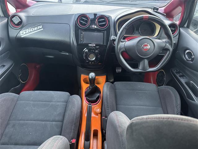 ノート ニスモ S バックモニター ドラレコ 助手席エアバック SDナビ 運転席エアバック ナビ DVD フルオートエアコン ETC車載器 キーレス パワーステアリング LEDへッドライト(4枚目)