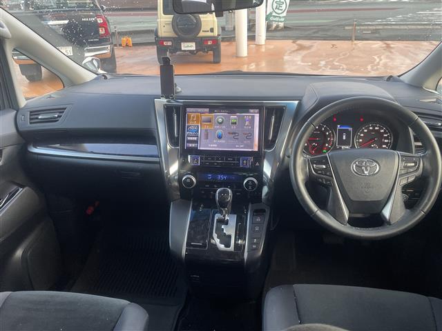 ヴェルファイア ２．５Ｚ　ＢＩＧＸナビ／フリップダウンモニター　車線逸脱　ｂｌｕｅｔｏｏｔｈ　両自動ドア　地デジ　エアロ　Ｂカメラ　オートクルーズコントロール　ダブルエアコン　ＬＥＤライト　横滑り防止装置付き　ＥＴＣ　ＤＶＤ（4枚目）