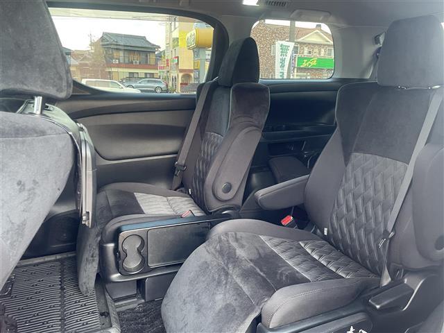 ヴェルファイア ２．５Ｚ　ＢＩＧＸナビ／フリップダウンモニター　車線逸脱　ｂｌｕｅｔｏｏｔｈ　両自動ドア　地デジ　エアロ　Ｂカメラ　オートクルーズコントロール　ダブルエアコン　ＬＥＤライト　横滑り防止装置付き　ＥＴＣ　ＤＶＤ（16枚目）