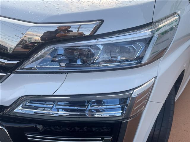 ヴェルファイア ２．５Ｚ　ＢＩＧＸナビ／フリップダウンモニター　車線逸脱　ｂｌｕｅｔｏｏｔｈ　両自動ドア　地デジ　エアロ　Ｂカメラ　オートクルーズコントロール　ダブルエアコン　ＬＥＤライト　横滑り防止装置付き　ＥＴＣ　ＤＶＤ（26枚目）