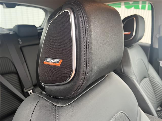 オーラ Ｇ　レザーエディション　ワンオーナ　追突防止　地デジ　２．０ＥＴＣ　横滑り防止　Ｂｌｕｅｔｏｏｔｈ　レーダークルーズ　本革　ＬＥＤ　ドライブレコーダー　インテリジェントキー　キーレスエントリー　オートエアコン　ＡＢＳ　ＩＳＳ（4枚目）