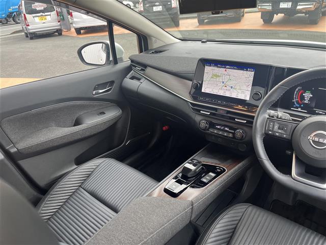 オーラ Ｇ　レザーエディション　ワンオーナ　追突防止　地デジ　２．０ＥＴＣ　横滑り防止　Ｂｌｕｅｔｏｏｔｈ　レーダークルーズ　本革　ＬＥＤ　ドライブレコーダー　インテリジェントキー　キーレスエントリー　オートエアコン　ＡＢＳ　ＩＳＳ（21枚目）