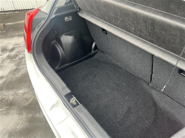 スイフト RS 5速ミッション セーフティパッケージ 社外ディスプレイオーディオ Bluetooth バックカメラ ドライブレコーダー ビルトインETC 純正16インチアルミホイール 運転席シートヒーター ナビ(22枚目)