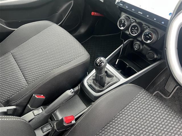 スイフト RS 5速ミッション セーフティパッケージ 社外ディスプレイオーディオ Bluetooth バックカメラ ドライブレコーダー ビルトインETC 純正16インチアルミホイール 運転席シートヒーター ナビ(32枚目)