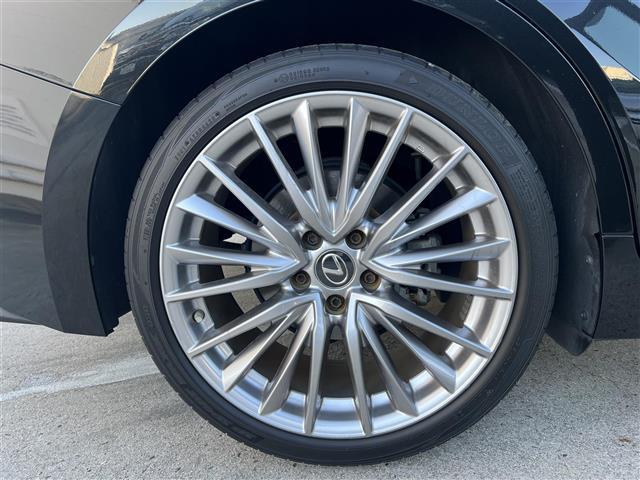 ＩＳ ＩＳ３００　バージョンＬ　ＡＨＢ　ＤＶＤ再生　ムーンルーフ　レザーシート　レーダークルーズ　エアシート　地デジ　Ｂｌｕｅｔｏｏｔｈ　シートヒーター　ＥＴＣ２．０　アイドリングストップ　ＬＥＤヘッドランプ　バックカメラ　ターボ（3枚目）