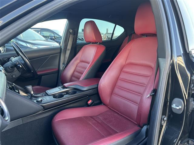 ＩＳ ＩＳ３００　バージョンＬ　ＡＨＢ　ＤＶＤ再生　ムーンルーフ　レザーシート　レーダークルーズ　エアシート　地デジ　Ｂｌｕｅｔｏｏｔｈ　シートヒーター　ＥＴＣ２．０　アイドリングストップ　ＬＥＤヘッドランプ　バックカメラ　ターボ（26枚目）