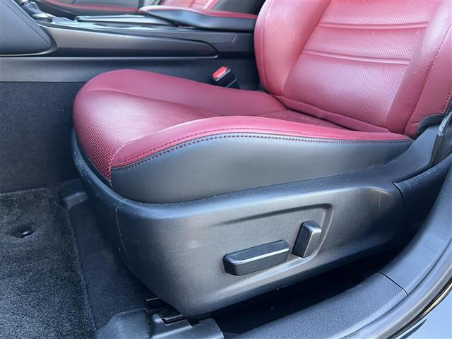 ＩＳ ＩＳ３００　バージョンＬ　ＡＨＢ　ＤＶＤ再生　ムーンルーフ　レザーシート　レーダークルーズ　エアシート　地デジ　Ｂｌｕｅｔｏｏｔｈ　シートヒーター　ＥＴＣ２．０　アイドリングストップ　ＬＥＤヘッドランプ　バックカメラ　ターボ（27枚目）