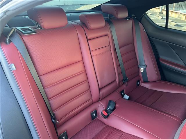 ＩＳ ＩＳ３００　バージョンＬ　ＡＨＢ　ＤＶＤ再生　ムーンルーフ　レザーシート　レーダークルーズ　エアシート　地デジ　Ｂｌｕｅｔｏｏｔｈ　シートヒーター　ＥＴＣ２．０　アイドリングストップ　ＬＥＤヘッドランプ　バックカメラ　ターボ（41枚目）