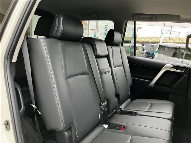 ランドクルーザープラド TX Lパッケージ リアカメラ 追従クルーズ BTオーディオ 車線逸脱 パーキングセンサー 1オ-ナ- スマートキ ヒーター キーレスエントリー 3列席 DVD再生可 エアコン LEDランプ レザー パートタイム4WD(25枚目)