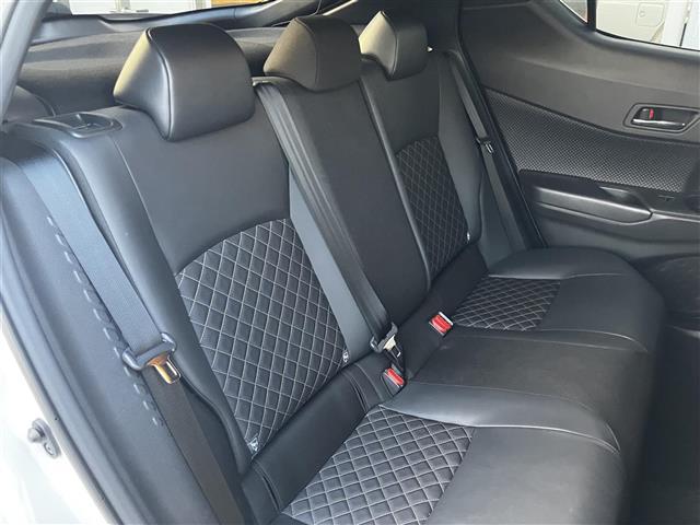 Ｃ－ＨＲ Ｇ－Ｔ　モード　ネロ　セーフティプラスＩＩＩ　パノラミックビュー　レーンアシスト　スマートキー　ＬＥＤライト　オートライト　前席シートヒーター　ターボ　ＥＴＣ　踏み間違い防止　Ｂｌｕｅｔｏｏｔｈ接続（15枚目）