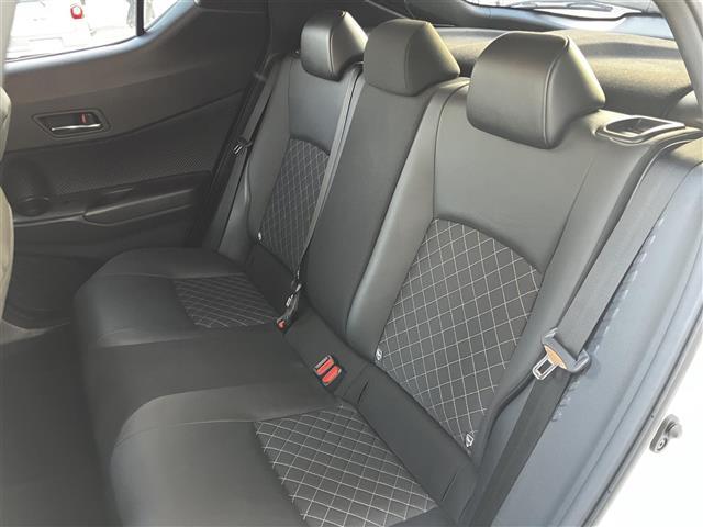 Ｃ－ＨＲ Ｇ－Ｔ　モード　ネロ　セーフティプラスＩＩＩ　パノラミックビュー　レーンアシスト　スマートキー　ＬＥＤライト　オートライト　前席シートヒーター　ターボ　ＥＴＣ　踏み間違い防止　Ｂｌｕｅｔｏｏｔｈ接続（18枚目）