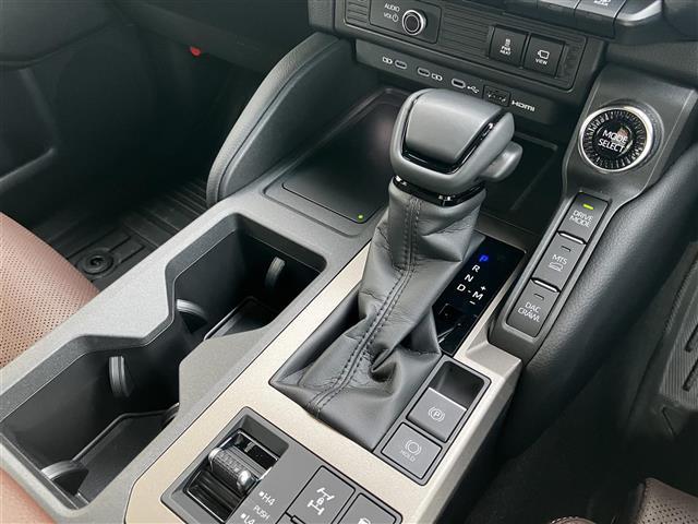 ランドクルーザー250 ZX パノラミックビュー パワーリアゲート ワンオ-ナ- Bluetooth LED ETC2.0 サンル-フ 電動格納サードシート ルーフレール 寒冷地仕様 シートヒーター ドラレコ パワーシート 4WD(37枚目)