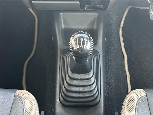 ジムニー ランドベンチャー　前席パワーウインドウ　助手席エアバック　運転席エアバッグ　４ＷＤ車　キーレス付　ＰＳ　ＡＢＳ付　シートヒータ　ＥＴＣ　ターボー　ＡＴエアコン（24枚目）