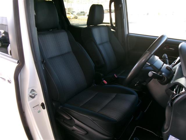 ヴォクシー ハイブリッドZS 煌 BT接続 Wエアコン 車線逸脱警告 衝突被害軽減 バックモニター アイドリングストップ 地デジ オートエアコン SD ナビTV ETC2.0 キーフリー 横滑り防止 3列シート DVD ABS エアロ(10枚目)