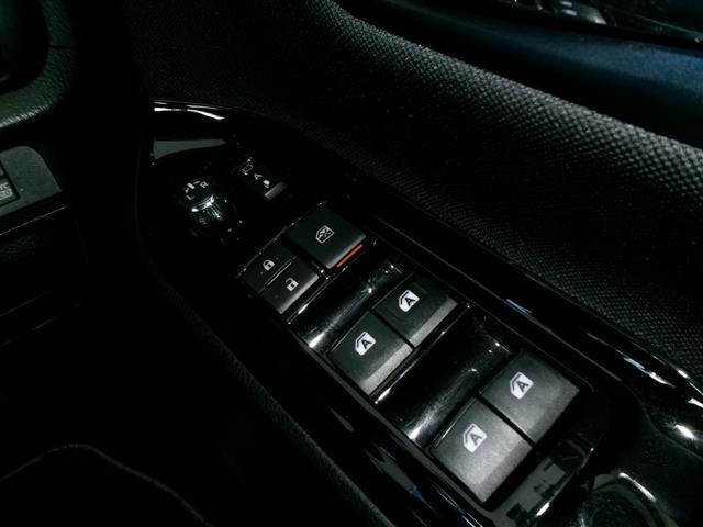 ヴォクシー ハイブリッドZS 煌 BT接続 Wエアコン 車線逸脱警告 衝突被害軽減 バックモニター アイドリングストップ 地デジ オートエアコン SD ナビTV ETC2.0 キーフリー 横滑り防止 3列シート DVD ABS エアロ(24枚目)