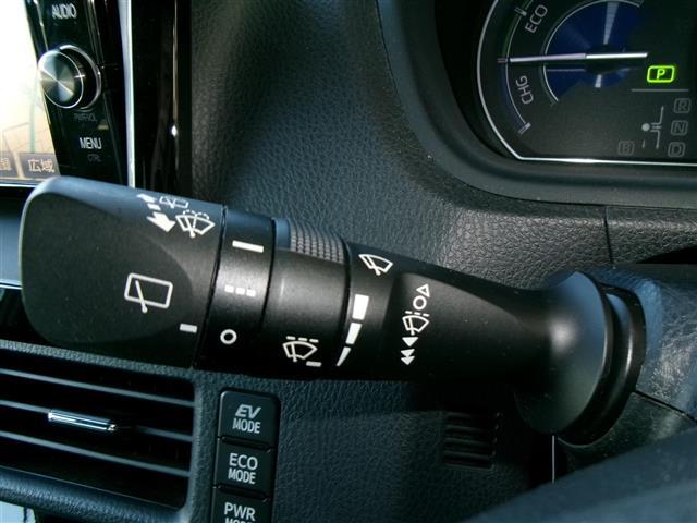 ヴォクシー ハイブリッドZS 煌 BT接続 Wエアコン 車線逸脱警告 衝突被害軽減 バックモニター アイドリングストップ 地デジ オートエアコン SD ナビTV ETC2.0 キーフリー 横滑り防止 3列シート DVD ABS エアロ(25枚目)