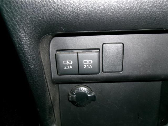 ヴォクシー ハイブリッドZS 煌 BT接続 Wエアコン 車線逸脱警告 衝突被害軽減 バックモニター アイドリングストップ 地デジ オートエアコン SD ナビTV ETC2.0 キーフリー 横滑り防止 3列シート DVD ABS エアロ(28枚目)