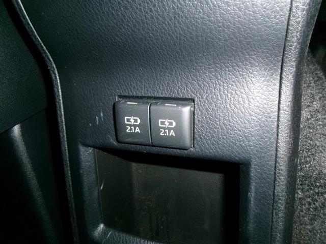 ヴォクシー ハイブリッドZS 煌 BT接続 Wエアコン 車線逸脱警告 衝突被害軽減 バックモニター アイドリングストップ 地デジ オートエアコン SD ナビTV ETC2.0 キーフリー 横滑り防止 3列シート DVD ABS エアロ(29枚目)