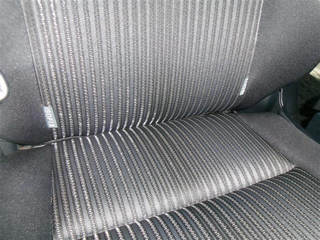 ヴォクシー ハイブリッドZS 煌 BT接続 Wエアコン 車線逸脱警告 衝突被害軽減 バックモニター アイドリングストップ 地デジ オートエアコン SD ナビTV ETC2.0 キーフリー 横滑り防止 3列シート DVD ABS エアロ(30枚目)