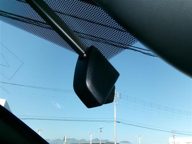 ヴォクシー ハイブリッドZS 煌 BT接続 Wエアコン 車線逸脱警告 衝突被害軽減 バックモニター アイドリングストップ 地デジ オートエアコン SD ナビTV ETC2.0 キーフリー 横滑り防止 3列シート DVD ABS エアロ(31枚目)