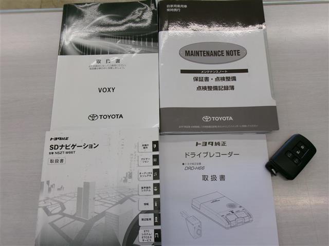 ヴォクシー ハイブリッドZS 煌 BT接続 Wエアコン 車線逸脱警告 衝突被害軽減 バックモニター アイドリングストップ 地デジ オートエアコン SD ナビTV ETC2.0 キーフリー 横滑り防止 3列シート DVD ABS エアロ(34枚目)
