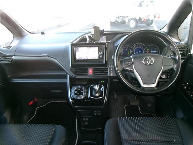 ヴォクシー ハイブリッドZS 煌 BT接続 Wエアコン 車線逸脱警告 衝突被害軽減 バックモニター アイドリングストップ 地デジ オートエアコン SD ナビTV ETC2.0 キーフリー 横滑り防止 3列シート DVD ABS エアロ(35枚目)