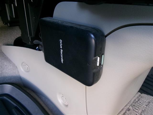 エブリイワゴン ＰＺターボスペシャル　ルーフ雹被害　両側パワ－スライドドア　車線逸脱防止　ワンオーナ　キーレススタートシステム　Ｂソナー　運転席シートヒーター　ＥＳＣ　ブルートゥースオーディオ　ＵＳＢ　パートタイム４ＷＤ　ナビ・ＴＶ　ＰＷ（7枚目）