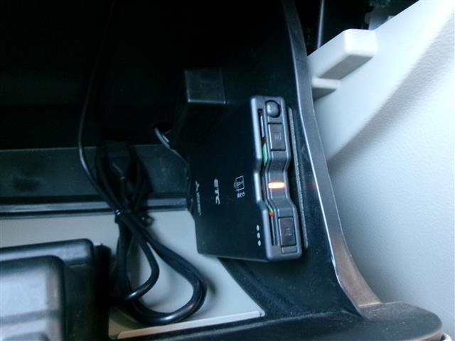 エブリイワゴン ＰＺターボスペシャル　ルーフ雹被害　両側パワ－スライドドア　車線逸脱防止　ワンオーナ　キーレススタートシステム　Ｂソナー　運転席シートヒーター　ＥＳＣ　ブルートゥースオーディオ　ＵＳＢ　パートタイム４ＷＤ　ナビ・ＴＶ　ＰＷ（8枚目）