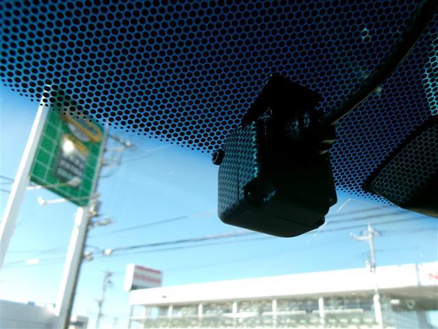 フィット １３Ｇ・Ｆパッケージ　ブルートゥース　ワンオーナー車　ＬＥＤライト　ＤＶＤ再生可能　スマ－トキ－　Ａライト　ＶＳＡ　ＥＴＣ付き　地デジＴＶ　助手席エアバッグ　メモリーナビ　Ｒカメラ　オートエアコン　エアバック　ＰＳ　Ｄレコ（5枚目）