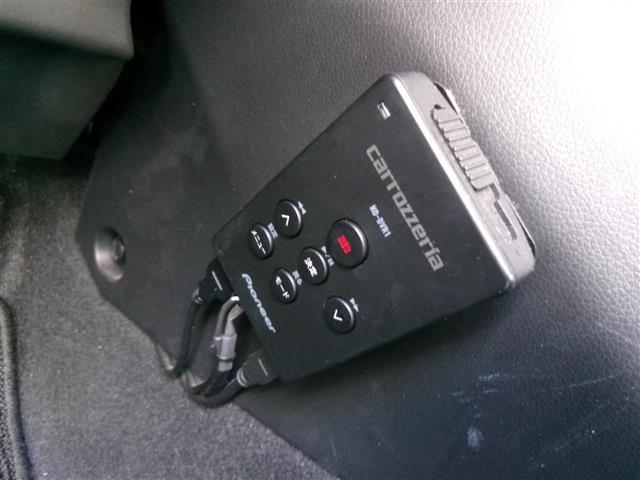 フィット １３Ｇ・Ｆパッケージ　ブルートゥース　ワンオーナー車　ＬＥＤライト　ＤＶＤ再生可能　スマ－トキ－　Ａライト　ＶＳＡ　ＥＴＣ付き　地デジＴＶ　助手席エアバッグ　メモリーナビ　Ｒカメラ　オートエアコン　エアバック　ＰＳ　Ｄレコ（6枚目）