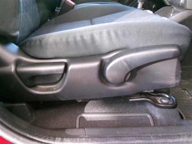 フィット １３Ｇ・Ｆパッケージ　ブルートゥース　ワンオーナー車　ＬＥＤライト　ＤＶＤ再生可能　スマ－トキ－　Ａライト　ＶＳＡ　ＥＴＣ付き　地デジＴＶ　助手席エアバッグ　メモリーナビ　Ｒカメラ　オートエアコン　エアバック　ＰＳ　Ｄレコ（14枚目）