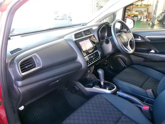 フィット １３Ｇ・Ｆパッケージ　ブルートゥース　ワンオーナー車　ＬＥＤライト　ＤＶＤ再生可能　スマ－トキ－　Ａライト　ＶＳＡ　ＥＴＣ付き　地デジＴＶ　助手席エアバッグ　メモリーナビ　Ｒカメラ　オートエアコン　エアバック　ＰＳ　Ｄレコ（15枚目）