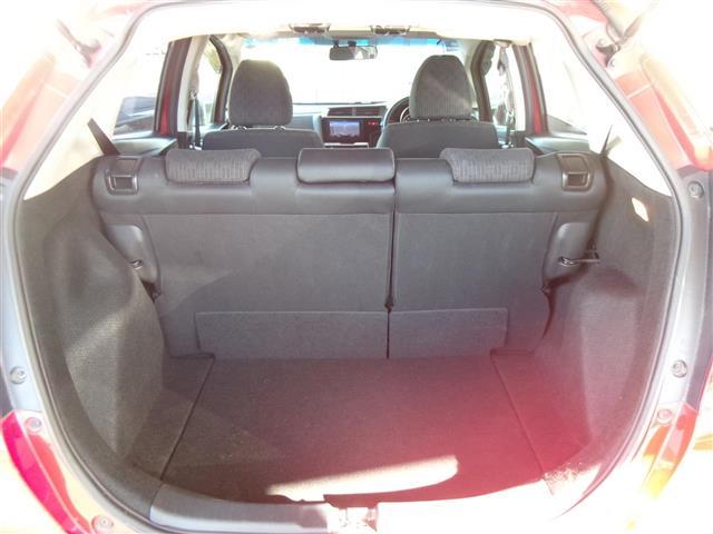 フィット １３Ｇ・Ｆパッケージ　ブルートゥース　ワンオーナー車　ＬＥＤライト　ＤＶＤ再生可能　スマ－トキ－　Ａライト　ＶＳＡ　ＥＴＣ付き　地デジＴＶ　助手席エアバッグ　メモリーナビ　Ｒカメラ　オートエアコン　エアバック　ＰＳ　Ｄレコ（20枚目）