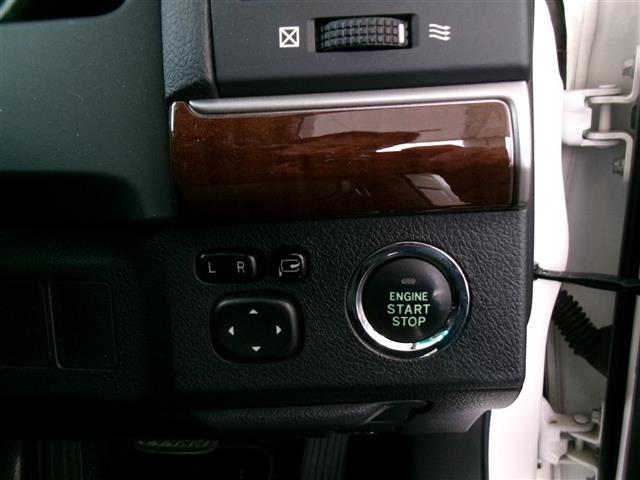 マークＸ プレミアム　Ｂｌｕｅｔｏｏｔｈ音楽　ＥＳＣ　スマキー　エアコン　ＥＴＣ車載器　フルセグ地デジ　オートクルーズ　ワンオーナー　パワーシート　キーフリー　ナビ＆ＴＶ　パワーウインド　ＡＢＳ　エアバッグ　ＳＤ　パワステ（5枚目）