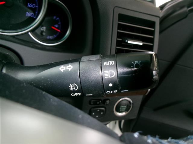 マークＸ プレミアム　Ｂｌｕｅｔｏｏｔｈ音楽　ＥＳＣ　スマキー　エアコン　ＥＴＣ車載器　フルセグ地デジ　オートクルーズ　ワンオーナー　パワーシート　キーフリー　ナビ＆ＴＶ　パワーウインド　ＡＢＳ　エアバッグ　ＳＤ　パワステ（10枚目）