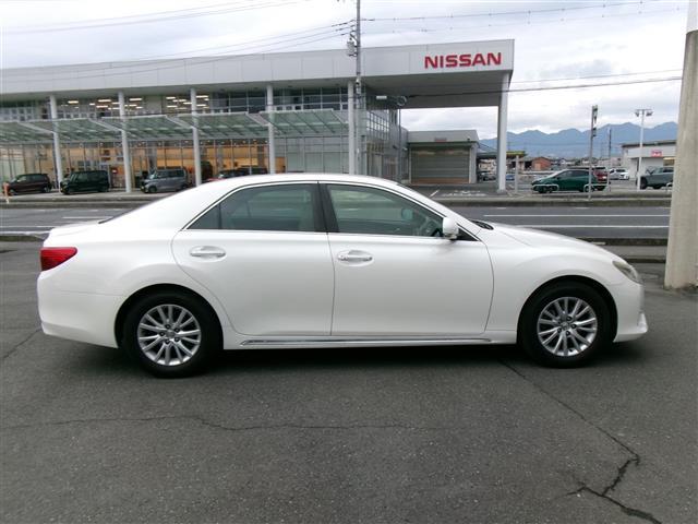 マークＸ プレミアム　Ｂｌｕｅｔｏｏｔｈ音楽　ＥＳＣ　スマキー　エアコン　ＥＴＣ車載器　フルセグ地デジ　オートクルーズ　ワンオーナー　パワーシート　キーフリー　ナビ＆ＴＶ　パワーウインド　ＡＢＳ　エアバッグ　ＳＤ　パワステ（18枚目）