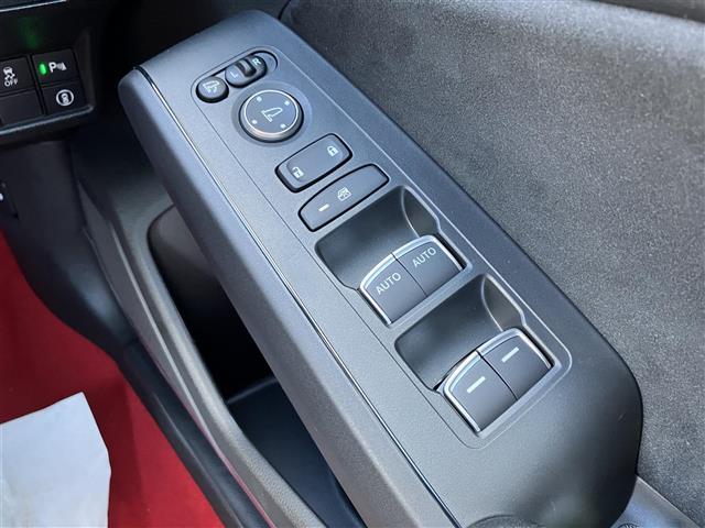 シビック タイプＲ　登録済未使用車　ホンダセンシング　ホンダコネクトディスプレイ　バックカメラ　Ｂｌｕｅｔｏｏｔｈ　フルセグＴＶ　ＡｐｐｌｅＣａｒＰｌａｙ　ＡｎｄｒｏｉｄＡｕｔｏ　スマートキー　プッシュスタート　ＥＴＣ（30枚目）