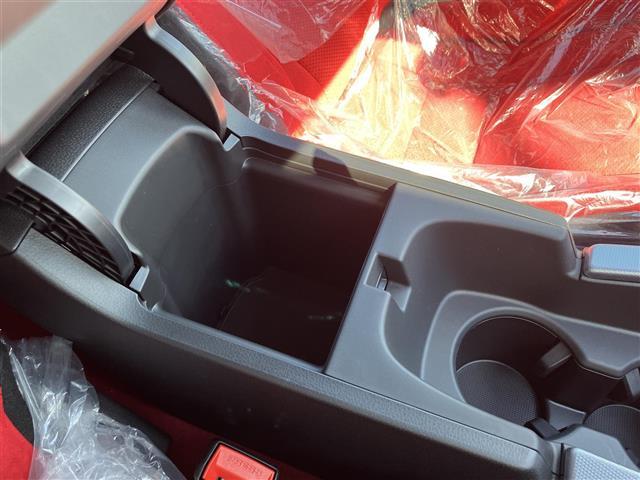 シビック タイプＲ　登録済未使用車　ホンダセンシング　ホンダコネクトディスプレイ　バックカメラ　Ｂｌｕｅｔｏｏｔｈ　フルセグＴＶ　ＡｐｐｌｅＣａｒＰｌａｙ　ＡｎｄｒｏｉｄＡｕｔｏ　スマートキー　プッシュスタート　ＥＴＣ（33枚目）