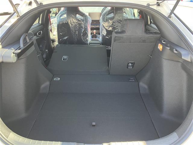 シビック タイプＲ　登録済未使用車　ホンダセンシング　ホンダコネクトディスプレイ　バックカメラ　Ｂｌｕｅｔｏｏｔｈ　フルセグＴＶ　ＡｐｐｌｅＣａｒＰｌａｙ　ＡｎｄｒｏｉｄＡｕｔｏ　スマートキー　プッシュスタート　ＥＴＣ（40枚目）
