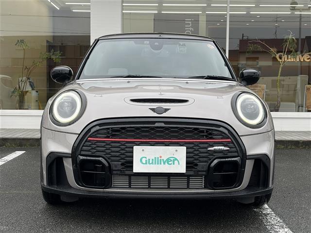 ＭＩＮＩ ジョンクーパーワークス　インテリジェントセーフティ　純正ディスプレイオーディオ　バックガイドカメラ　ＡｐｐｌｅＣａｒＰｌａｙ　ＡｎｄｒｏｉｄＡｕｔｏ　Ｂｌｕｅｔｏｏｔｈ　コーナーセンサー　ＨＵＤ　パドルシフト　ミラー型ＥＴＣ（4枚目）