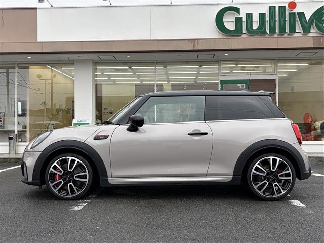 ＭＩＮＩ ジョンクーパーワークス　インテリジェントセーフティ　純正ディスプレイオーディオ　バックガイドカメラ　ＡｐｐｌｅＣａｒＰｌａｙ　ＡｎｄｒｏｉｄＡｕｔｏ　Ｂｌｕｅｔｏｏｔｈ　コーナーセンサー　ＨＵＤ　パドルシフト　ミラー型ＥＴＣ（6枚目）