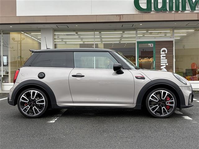 ＭＩＮＩ ジョンクーパーワークス　インテリジェントセーフティ　純正ディスプレイオーディオ　バックガイドカメラ　ＡｐｐｌｅＣａｒＰｌａｙ　ＡｎｄｒｏｉｄＡｕｔｏ　Ｂｌｕｅｔｏｏｔｈ　コーナーセンサー　ＨＵＤ　パドルシフト　ミラー型ＥＴＣ（7枚目）