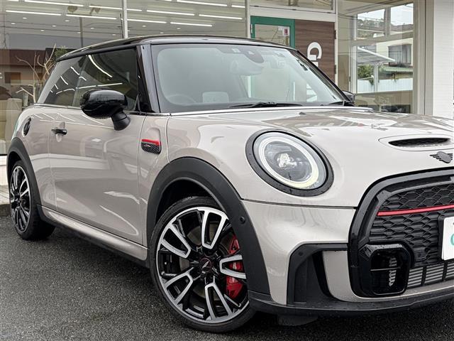 ＭＩＮＩ ジョンクーパーワークス　インテリジェントセーフティ　純正ディスプレイオーディオ　バックガイドカメラ　ＡｐｐｌｅＣａｒＰｌａｙ　ＡｎｄｒｏｉｄＡｕｔｏ　Ｂｌｕｅｔｏｏｔｈ　コーナーセンサー　ＨＵＤ　パドルシフト　ミラー型ＥＴＣ（8枚目）