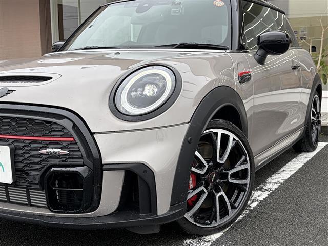 ＭＩＮＩ ジョンクーパーワークス　インテリジェントセーフティ　純正ディスプレイオーディオ　バックガイドカメラ　ＡｐｐｌｅＣａｒＰｌａｙ　ＡｎｄｒｏｉｄＡｕｔｏ　Ｂｌｕｅｔｏｏｔｈ　コーナーセンサー　ＨＵＤ　パドルシフト　ミラー型ＥＴＣ（9枚目）