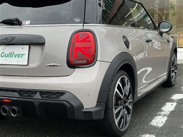 ＭＩＮＩ ジョンクーパーワークス　インテリジェントセーフティ　純正ディスプレイオーディオ　バックガイドカメラ　ＡｐｐｌｅＣａｒＰｌａｙ　ＡｎｄｒｏｉｄＡｕｔｏ　Ｂｌｕｅｔｏｏｔｈ　コーナーセンサー　ＨＵＤ　パドルシフト　ミラー型ＥＴＣ（11枚目）