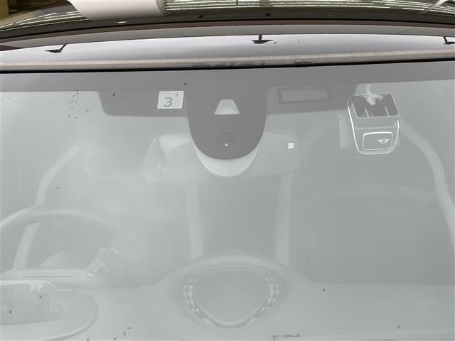 ＭＩＮＩ ジョンクーパーワークス　インテリジェントセーフティ　純正ディスプレイオーディオ　バックガイドカメラ　ＡｐｐｌｅＣａｒＰｌａｙ　ＡｎｄｒｏｉｄＡｕｔｏ　Ｂｌｕｅｔｏｏｔｈ　コーナーセンサー　ＨＵＤ　パドルシフト　ミラー型ＥＴＣ（13枚目）
